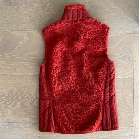 Patagonia deep red Sherpa Vest - Picture 6 of 8